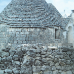 Dettaglio di muro a secco e trullo antico - Casa vacanze Tre Casiedde