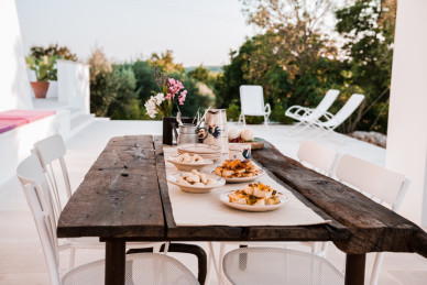 L'aperitivo in veranda con i prodotti della tradizione pugliese